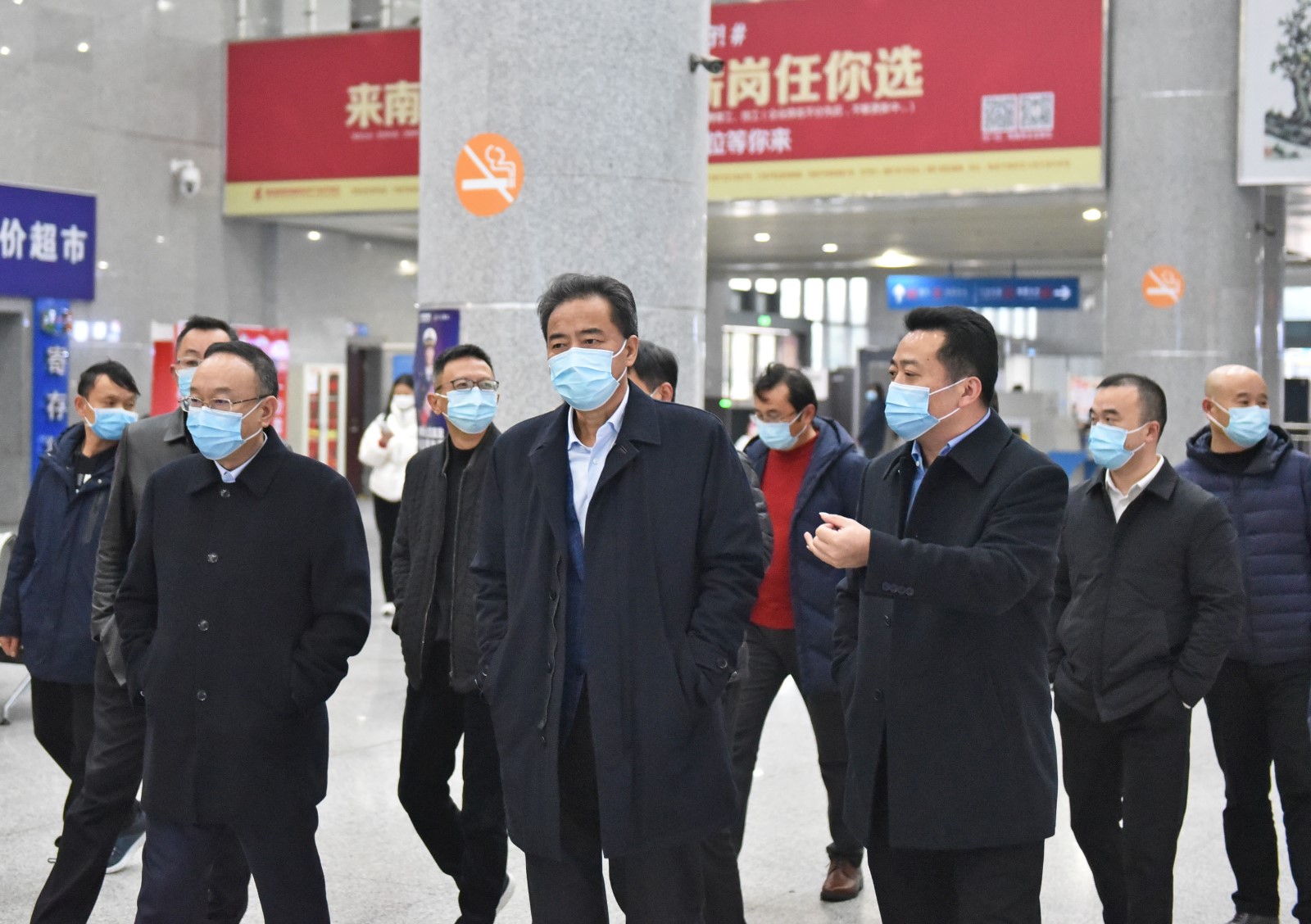 鄧建新一行檢查南昌長途汽車西站雨雪冰凍天氣安全生產