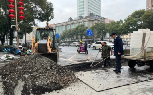 長運物業(yè) 及時解決水管破裂問題 消除安全隱患