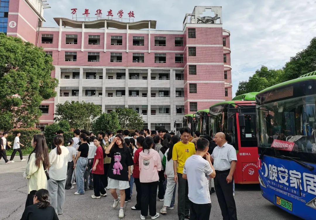 上饒汽運 萬年公交圓滿完成學業水平測試運輸業務