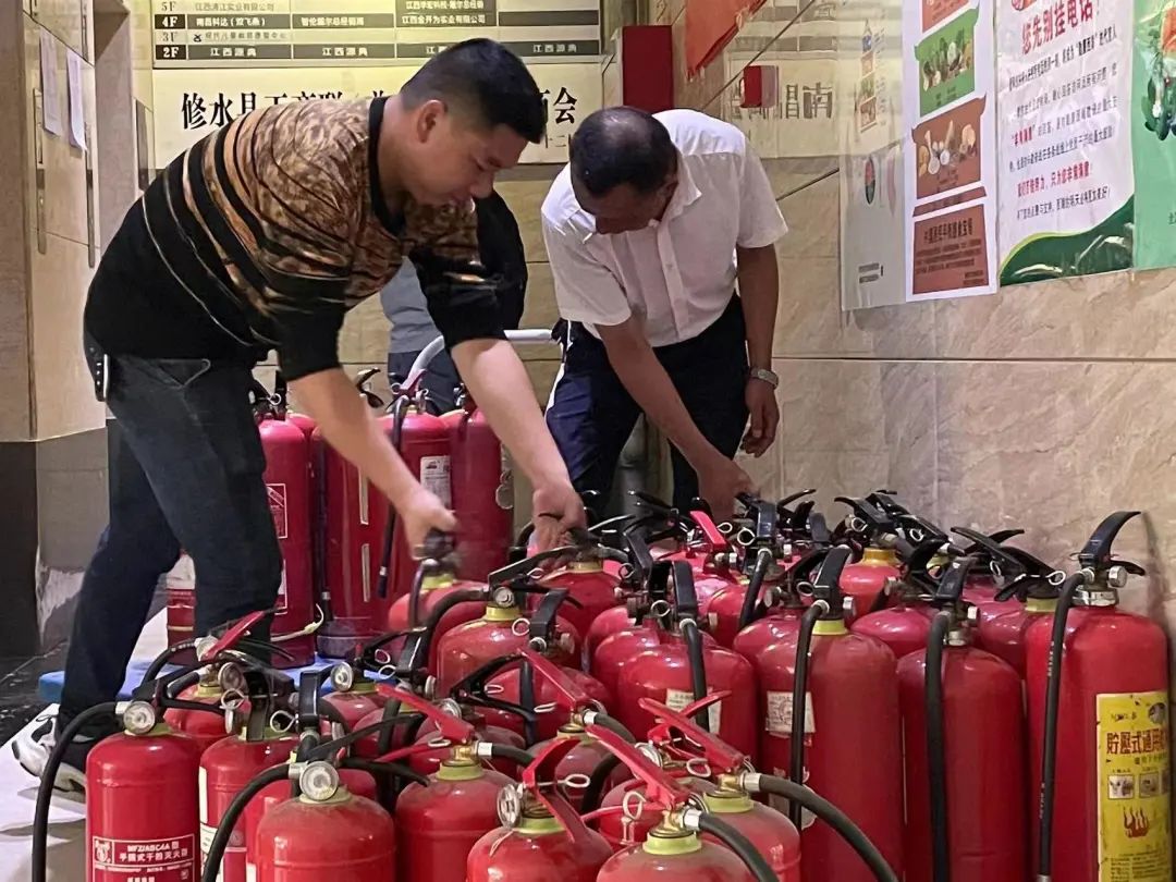 長運物業 更換消防器材 把消防安全落到實處